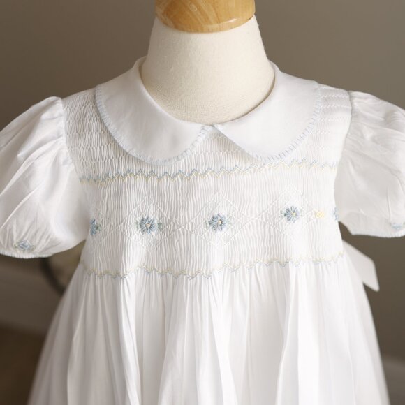 White Smocked Dress 100% Cotton Hand Embroidery Spring Portrait 18/24 Month New - Picture 2 of 7